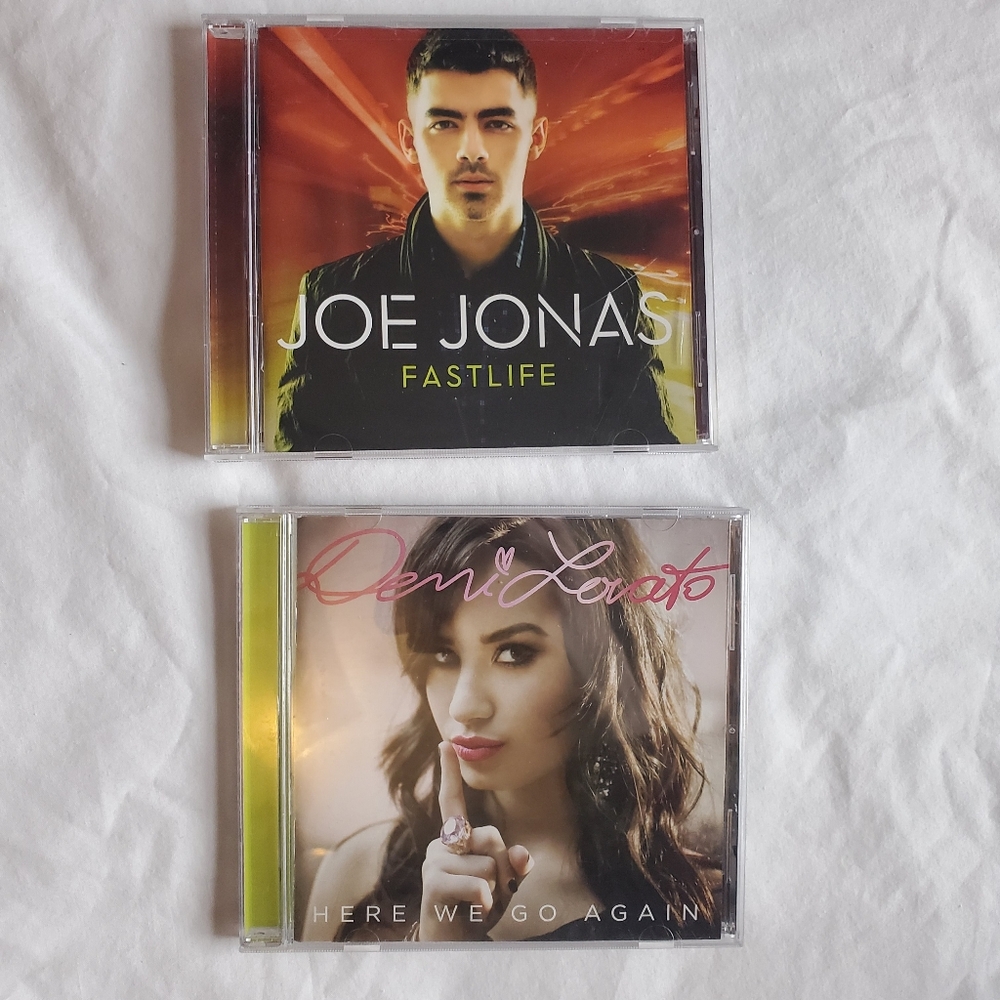 2 CDs Demi Lovato Here We Go Again & Joe Jonas Fast Life